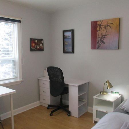 High Park Single Room With Personal Washroom And Kitchen Торонто Екстериор снимка