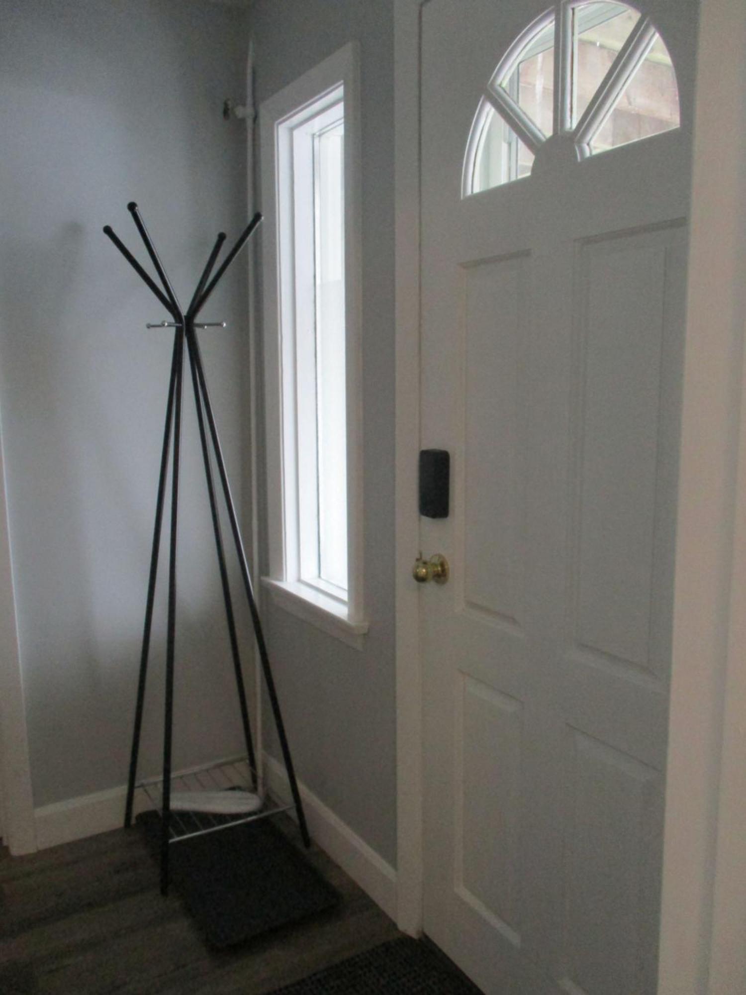 High Park Single Room With Personal Washroom And Kitchen Торонто Екстериор снимка